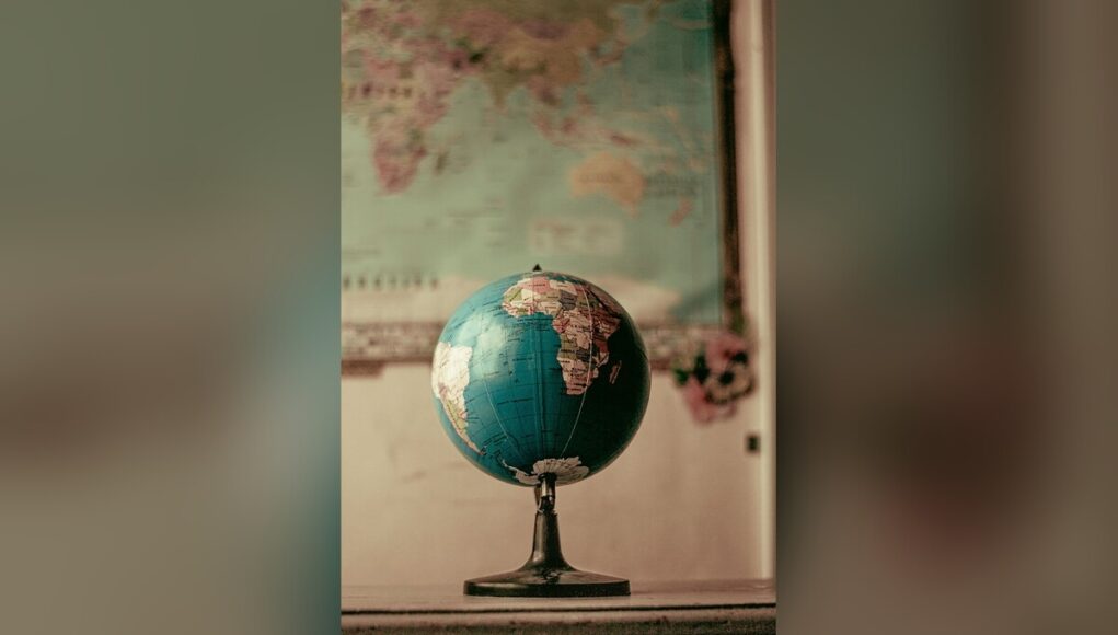 adviesraad-internationale-vraagstukken-3-pexels-wereldbol-variant-vervaagd